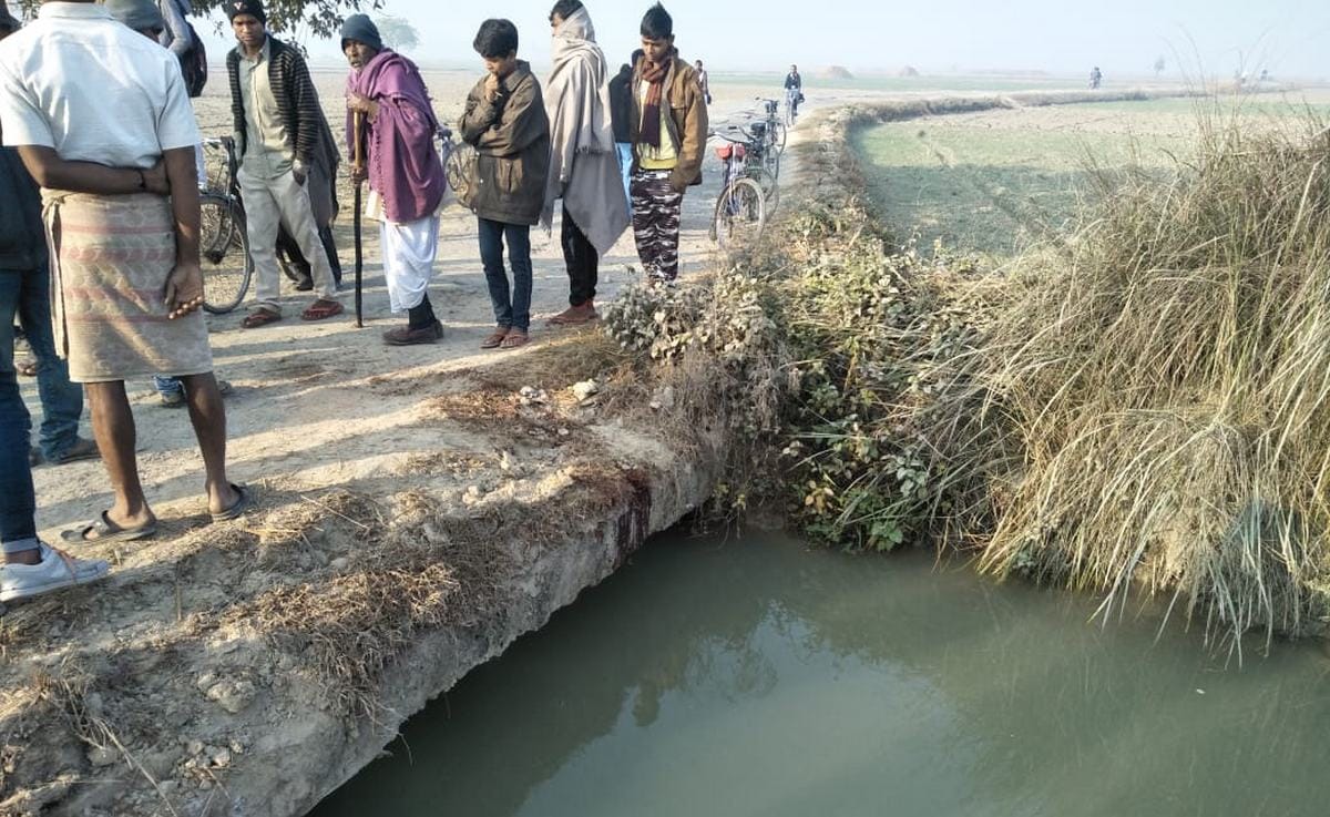 Youth murder in azamgarh and dead body thrown