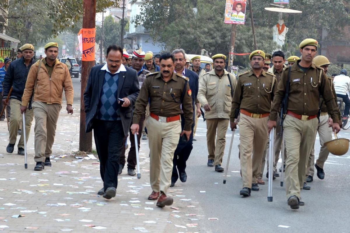 Firing during student election in DAV PG college at azamgarh