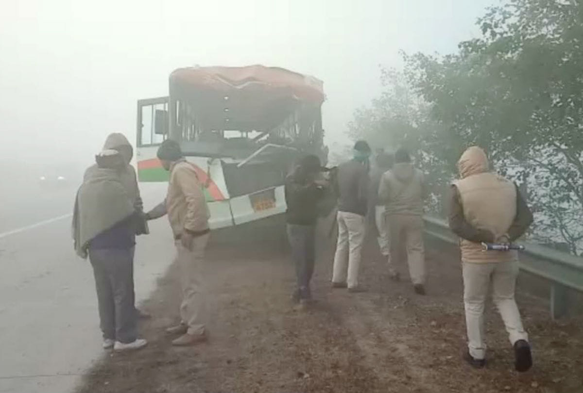 vehicles collide due to fog on yamuna expressway accident in mathura