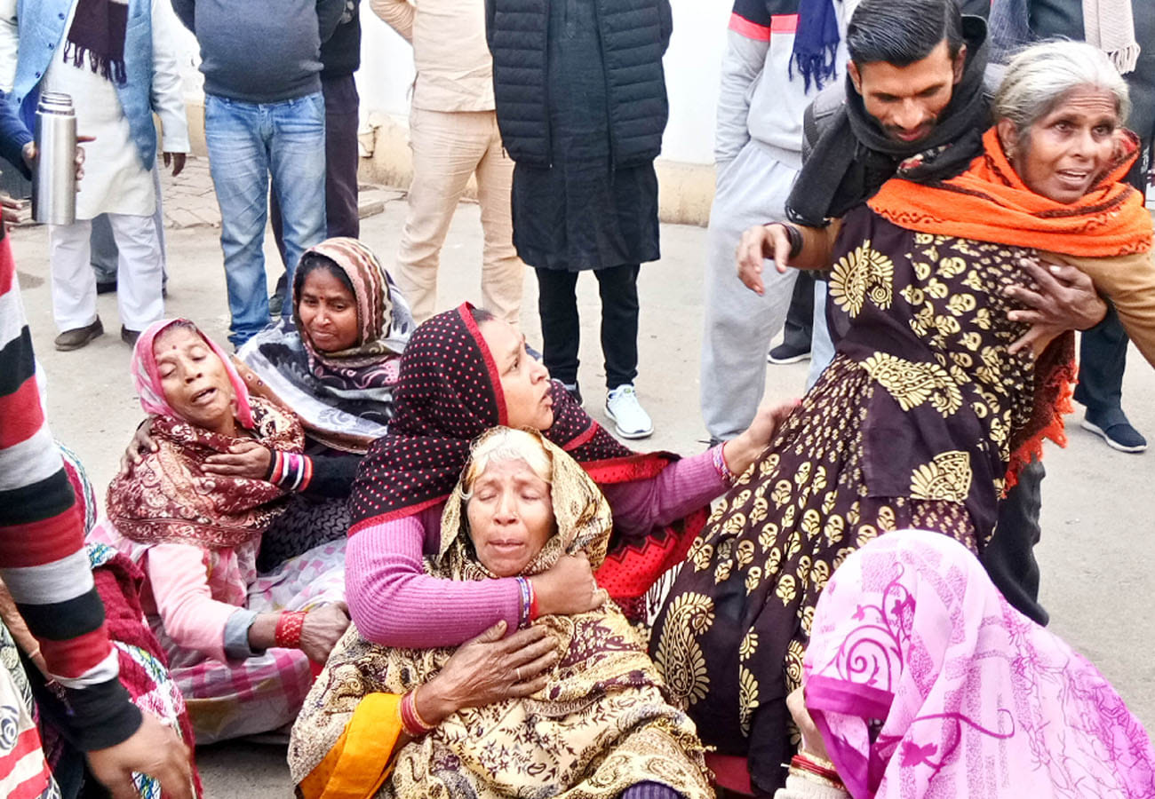 Dead body of the advocate found in Samajwadi party office