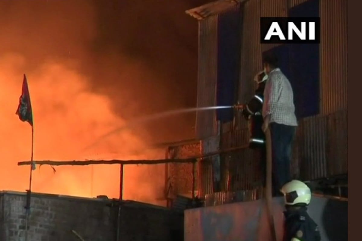 Maharashtra : fire broke out in shanties in Malad