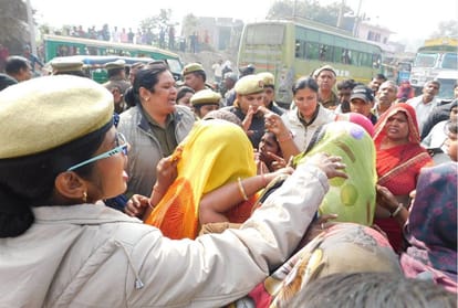 angry villagers put on road jam after women's assault by policemen in mainpuri