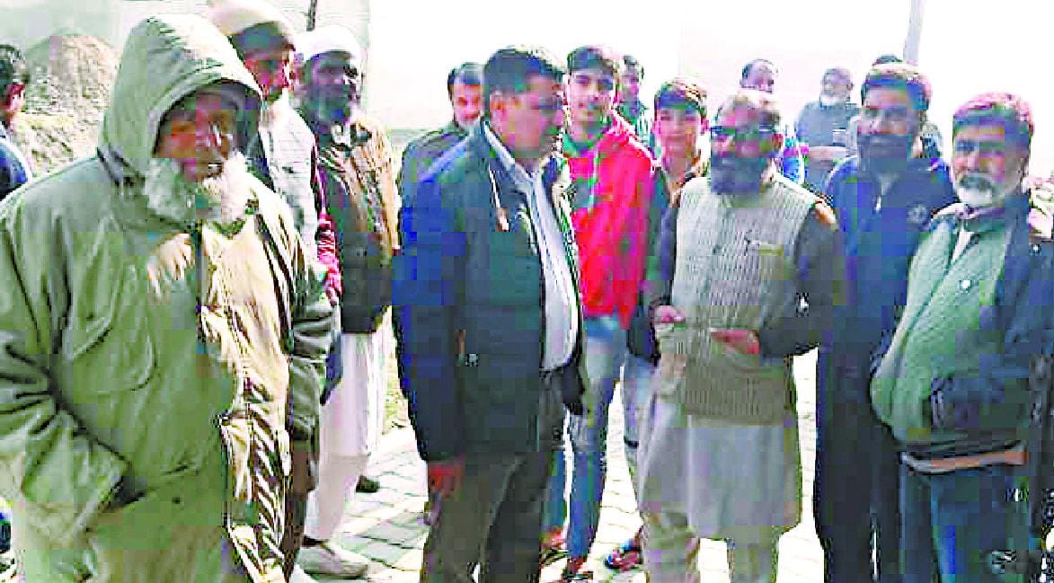 चोरों ने चटकाए तीन मकानों के ताले, समेटा सामान