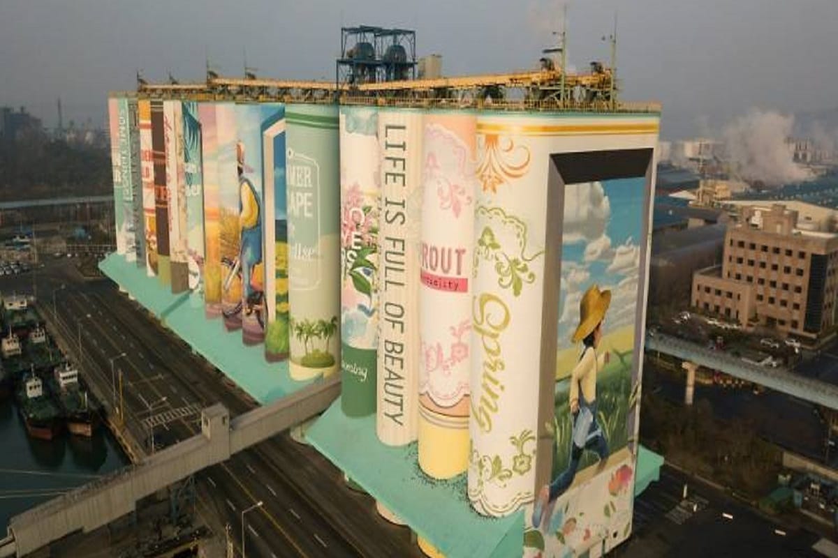 22 South Korean artists made the world's largest wall painting