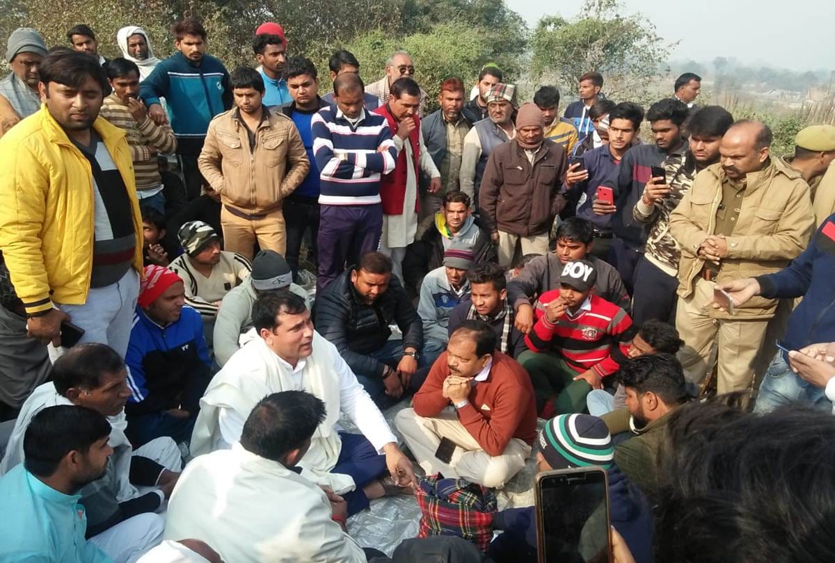 BJP MLA Nand Kishor Gurjar on strike in Loni Ghaziabad