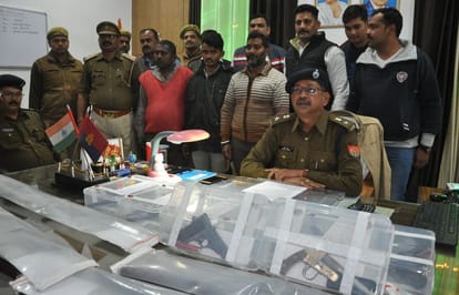 Police arrested three arms smuggler in mau
