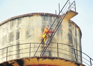 Woman on the water tank seen on her husband