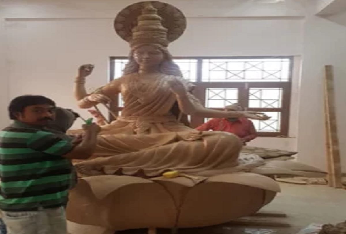 akshay vat  Saraswati statue installed in Akbar's Fort