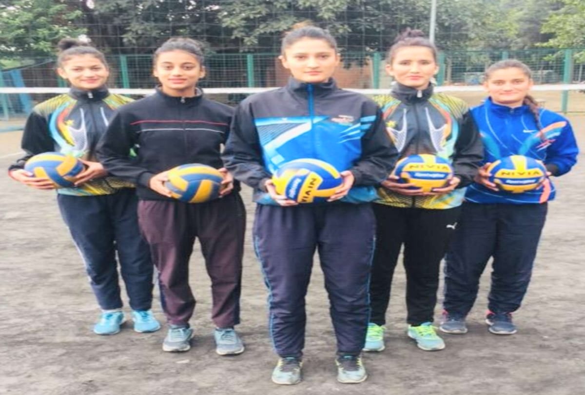 Himachal's three daughters brought bronze medals to PU in volleyball