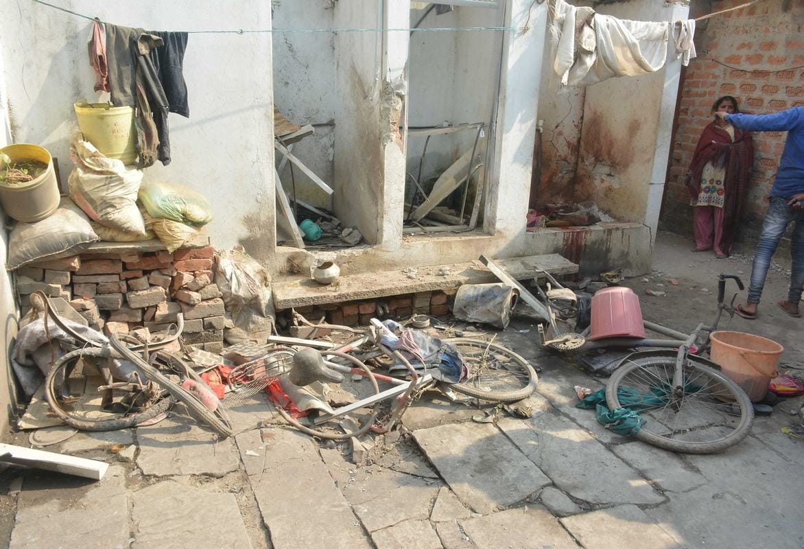 See the photos of balloon gas cylinder blast varanasi