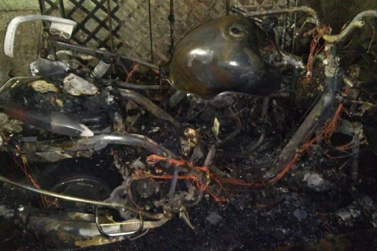 Maharashtra : 18 motorcycles gutted in fire in Thane