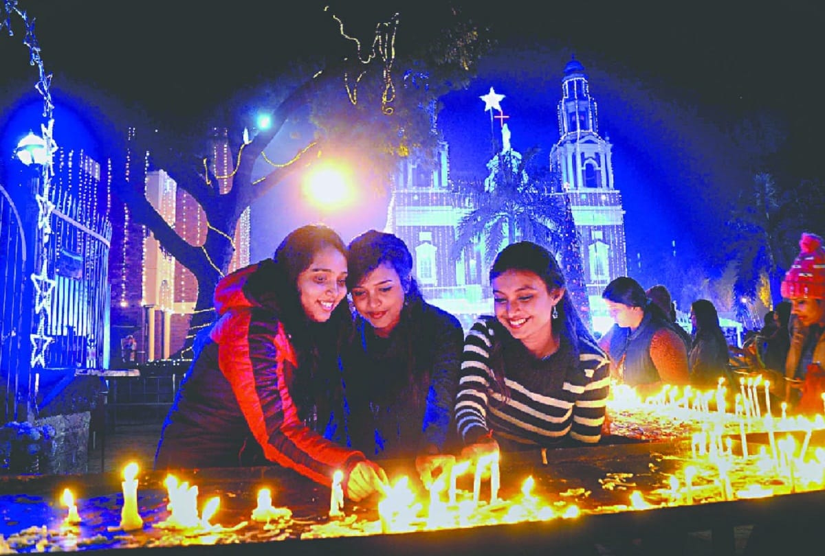 people did prayer meeting on Christmas Eve in delhi