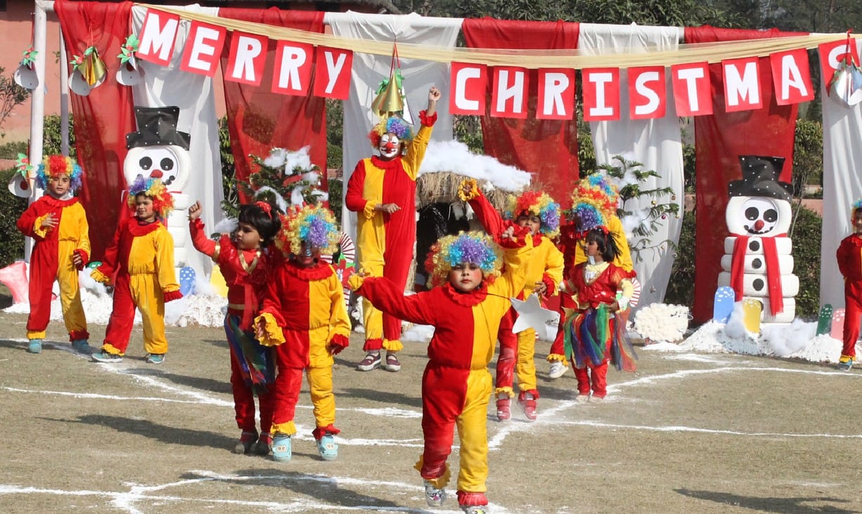 Santa Claus gift message of love with gift