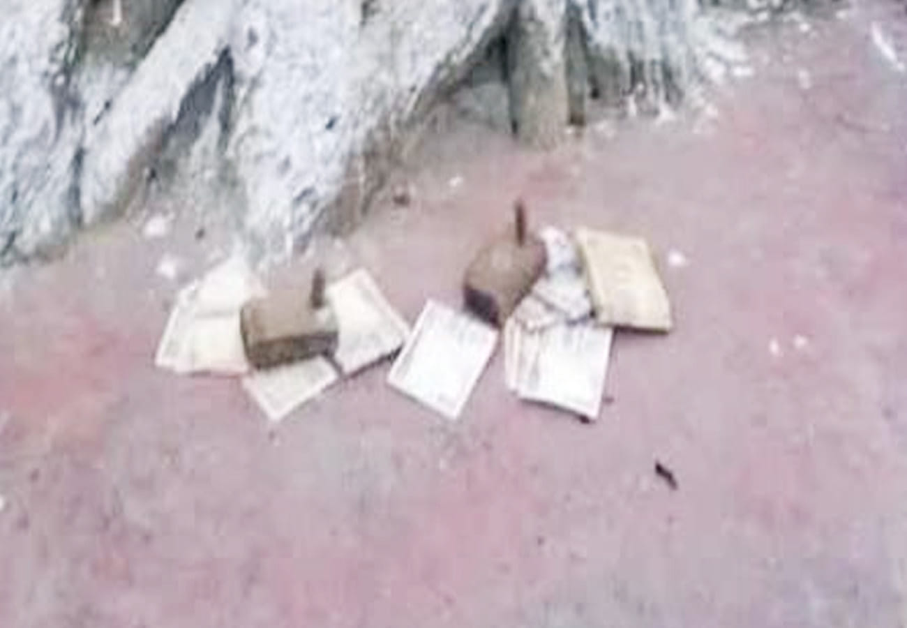 Police sealed 40 notes of five hundred and 29 notes of one thousand
