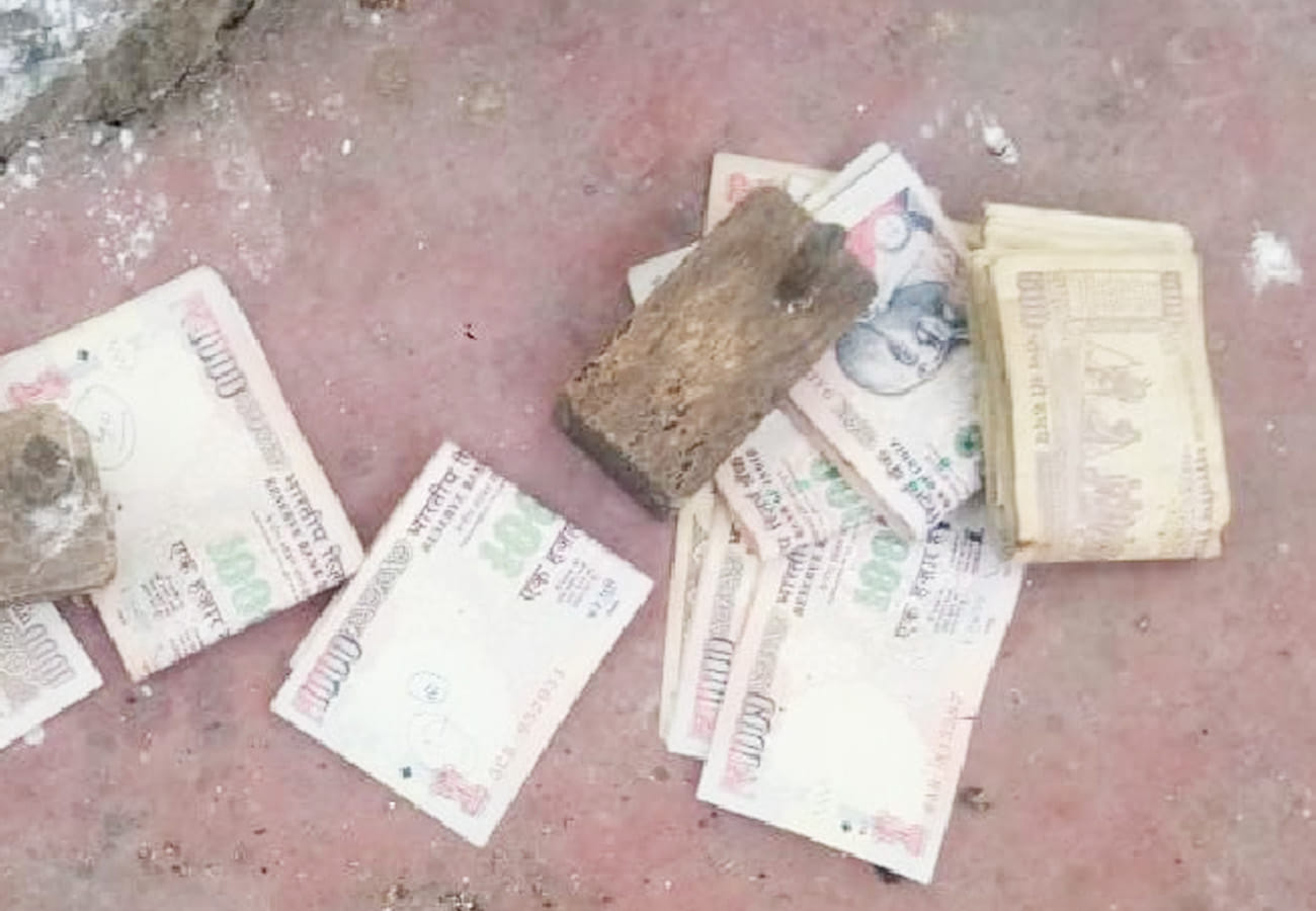 Police sealed 40 notes of five hundred and 29 notes of one thousand