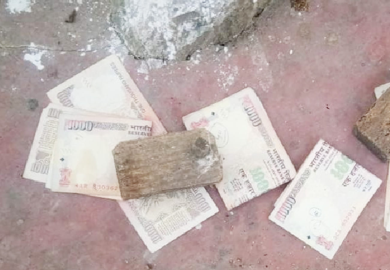 Police sealed 40 notes of five hundred and 29 notes of one thousand