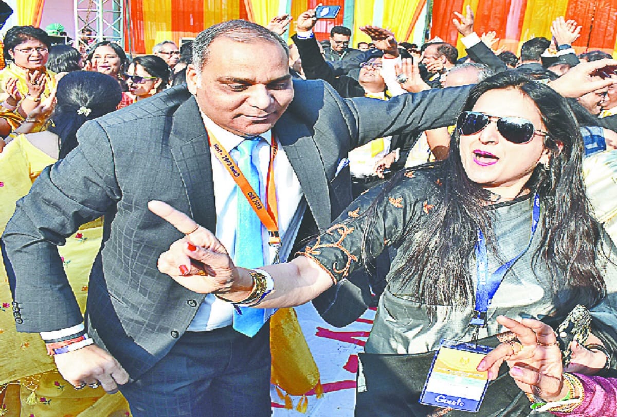 Golden Jubilee celebrations: Doctors dance on the songs of Bollywood Singer khushboo grewal