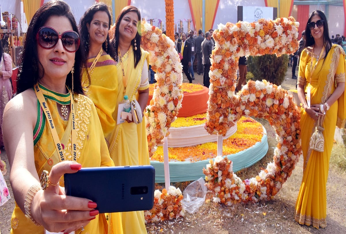 Golden Jubilee celebrations: Doctors dance on the songs of Bollywood Singer khushboo grewal