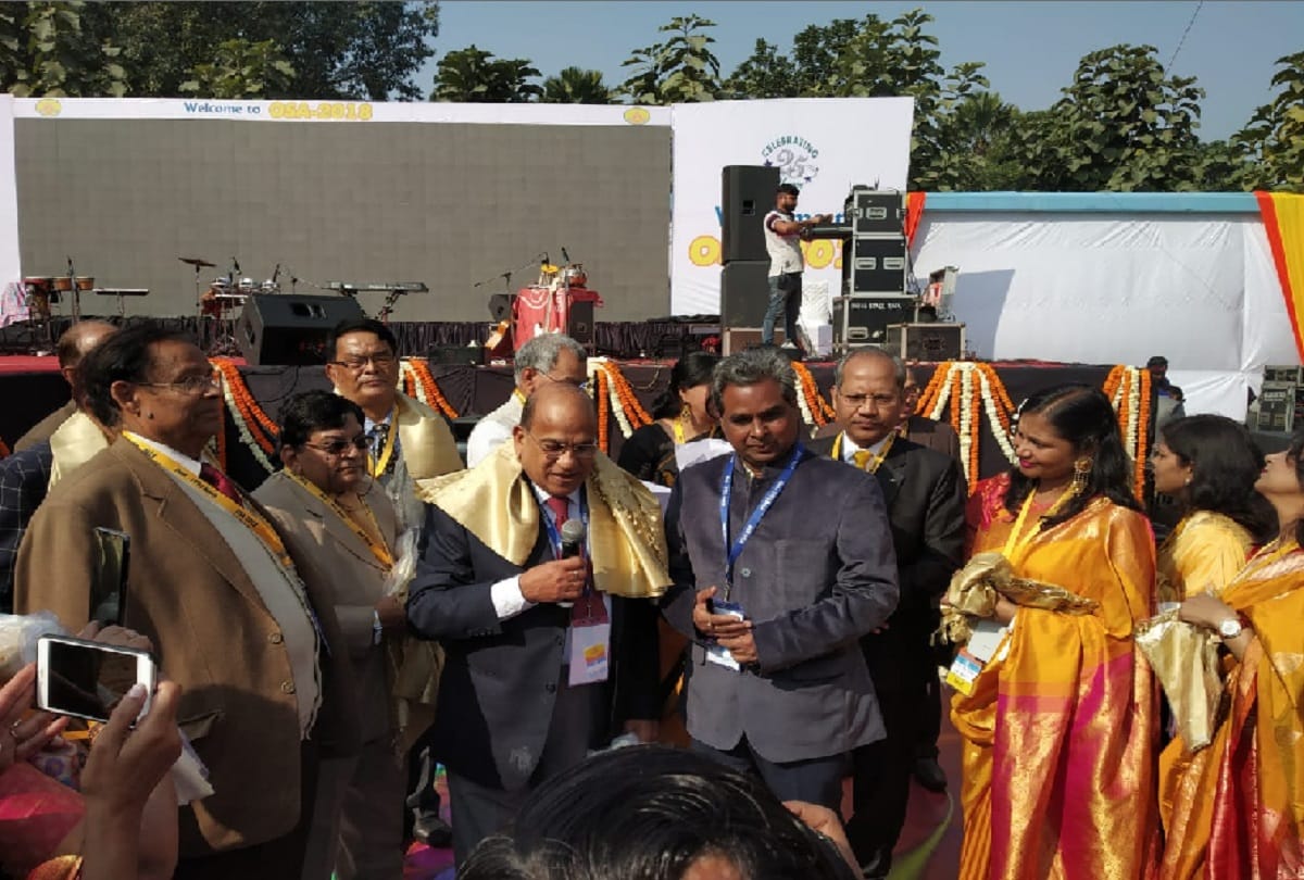Golden Jubilee celebrations: Doctors dance on the songs of Bollywood Singer khushboo grewal