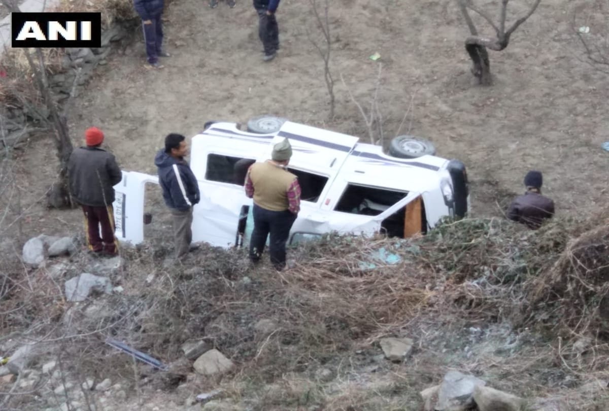 van accident in kullu himachal and one died