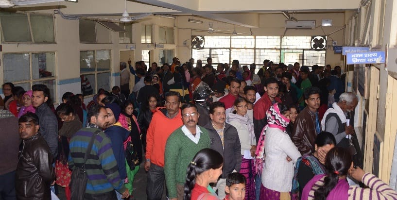 सरकारी अस्पताल में मरीजों की भीड़
