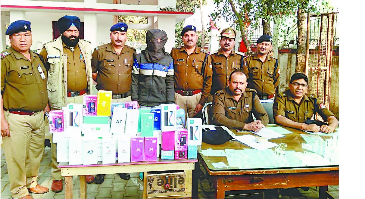 One arrested with 12 lakhs of stolen mobile