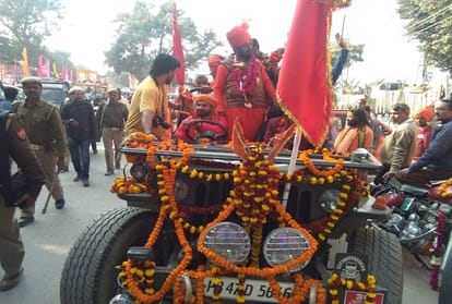 kumbh 2019-peshwai of juna akhara, shahi sawari of saints coming out in prayagraj