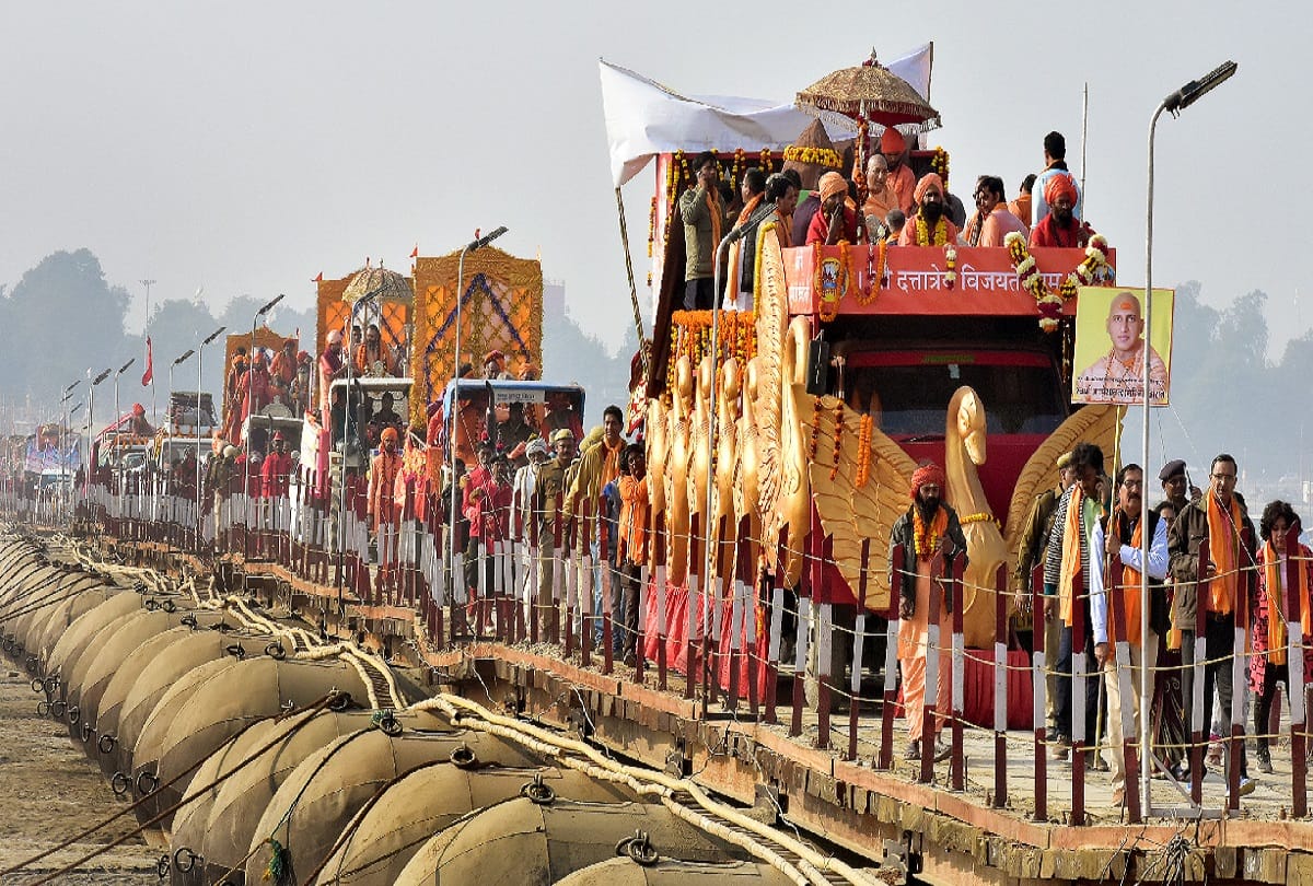 Kumbh 2019- Peshwai of Juna Akhara with Naga Sadhu, Acharya and Mahamandaleshwar