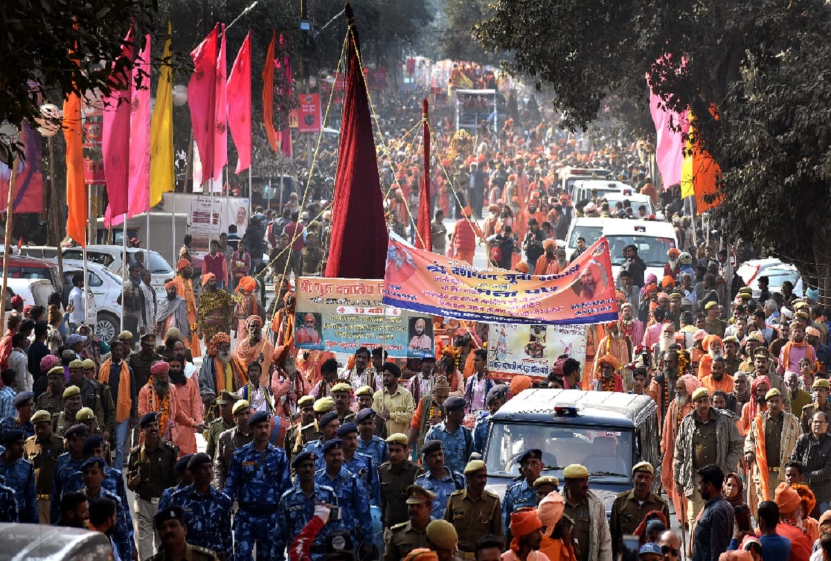 Kumbh 2019- Peshwai of Juna Akhara with Naga Sadhu, Acharya and Mahamandaleshwar