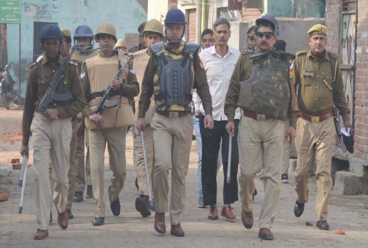 Baghpat, fight between two community people and injures 11 people, including two soldiers