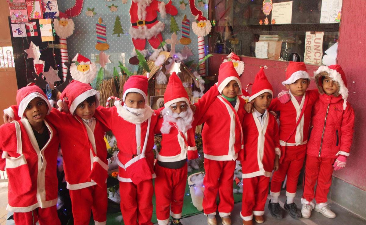 Christmas celebrated in church at varanasi