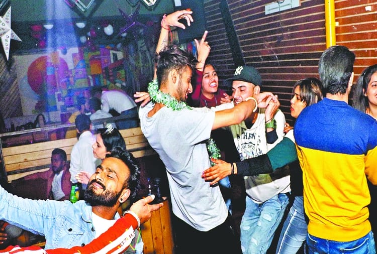 chandigarh, Christmas celebrated with music and dance in Chandigarh