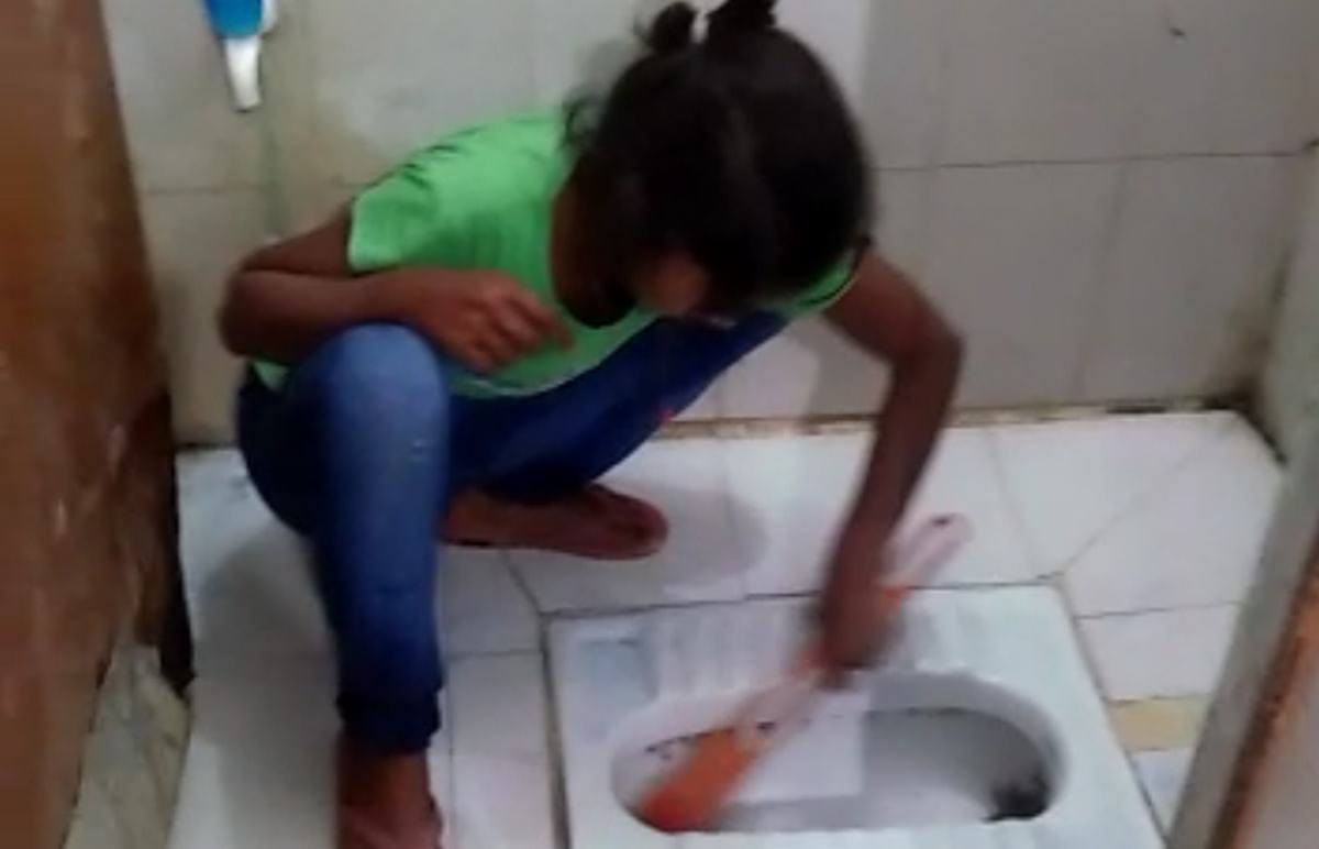 Kasturba school girl students cleaned toilet in bhadohi and video viral