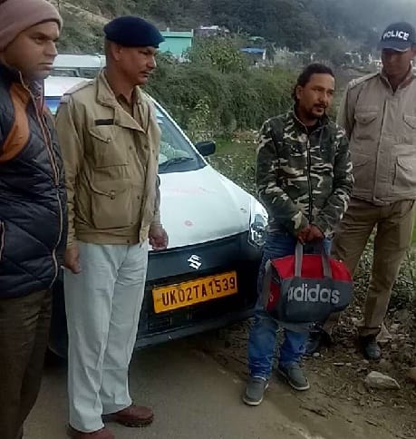 813 ग्राम चरस समेत तस्कर गिरफ्तार