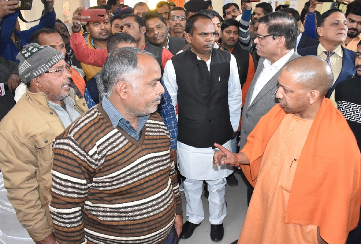 Businessman complains to Chief Minister Yogi in gorakhpur