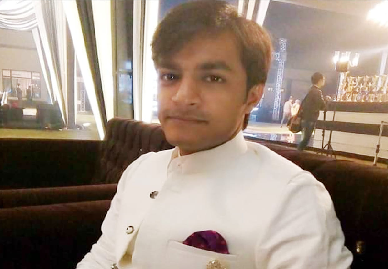 After talking to fiancé the only son of the businessman took the hanging
