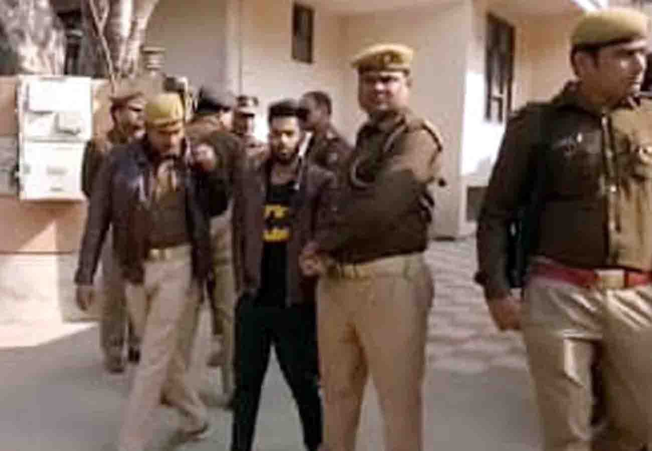 misdeed with police inspector's daughter in Kanpur