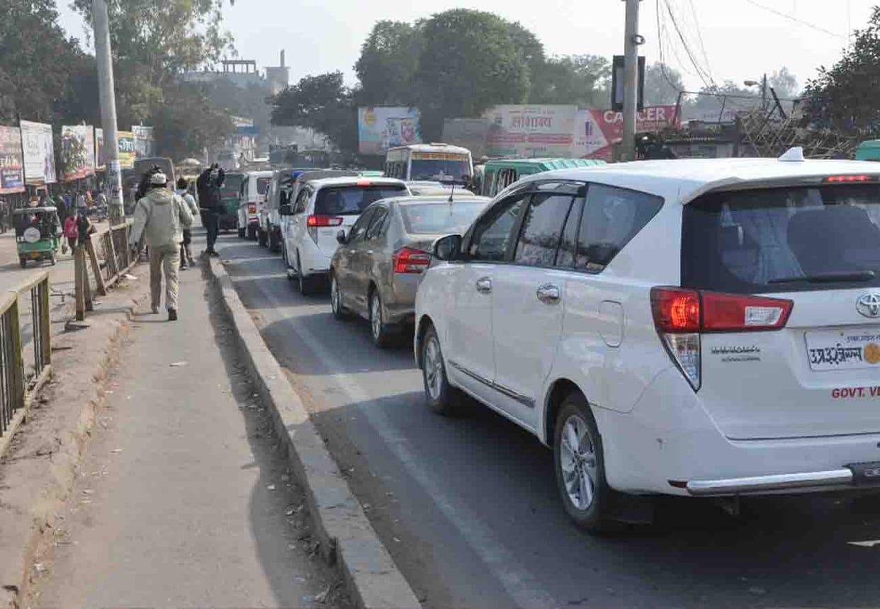 transport minister swatantra dev singh in Traffic jam