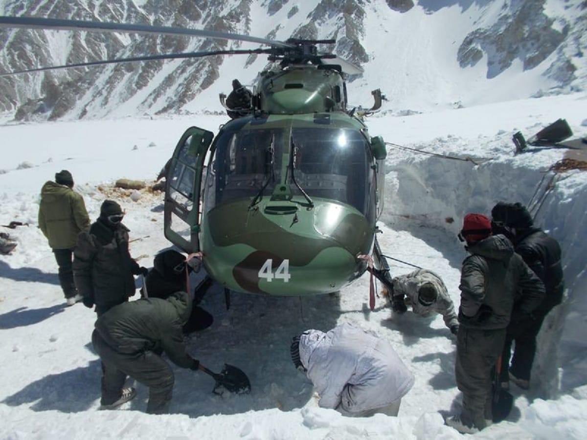 Make in India Artillery Gun Dhanush and Advanced Light Helicopter Dhruv Will wreak havoc against China and Pakistan