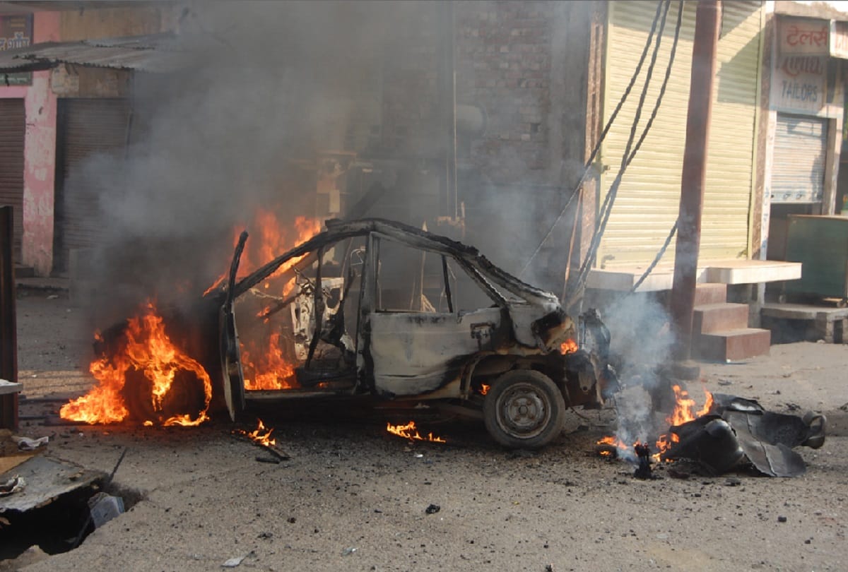 Muzaffarnagar, car fire and three brothers seriously injured