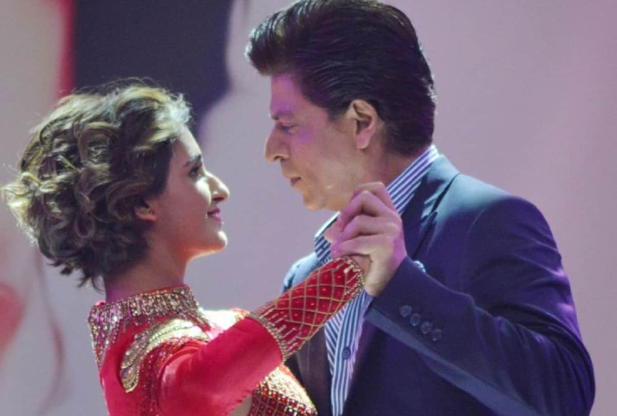 shahrukh khan gets emotional at dancing reality show dance plus
