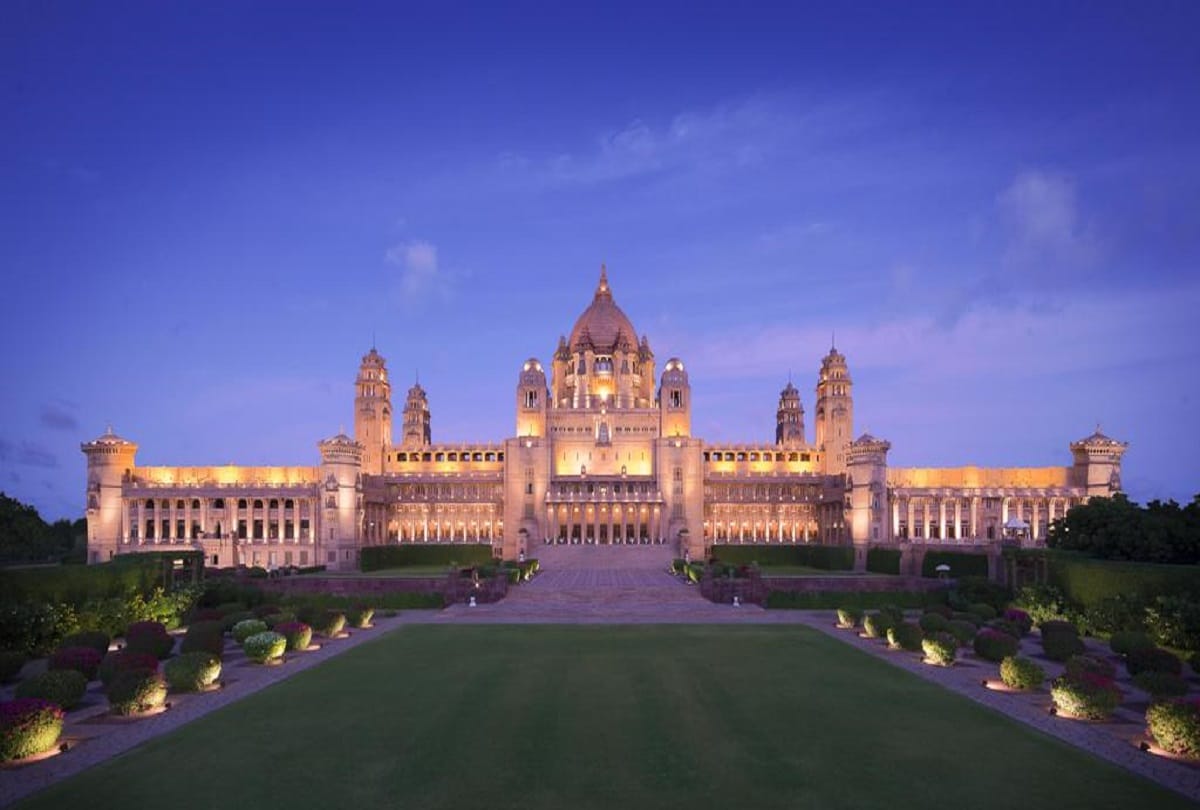 pay 11 lakh to stay at Umaid Bhawan palace and taj lake palace for new year celebration