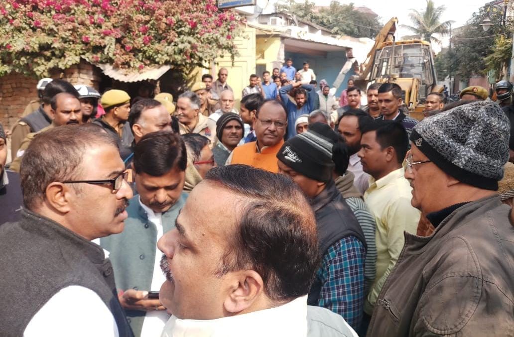 Dispute between BJP MLC and VDA officer due to removal encroachment