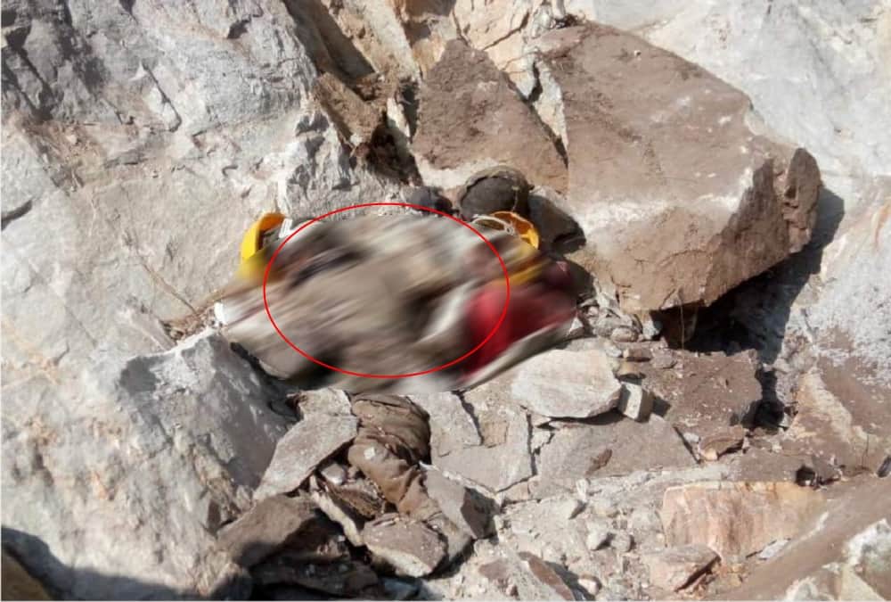 Rock collapse during Landslide two labourers killed in pithoragarh