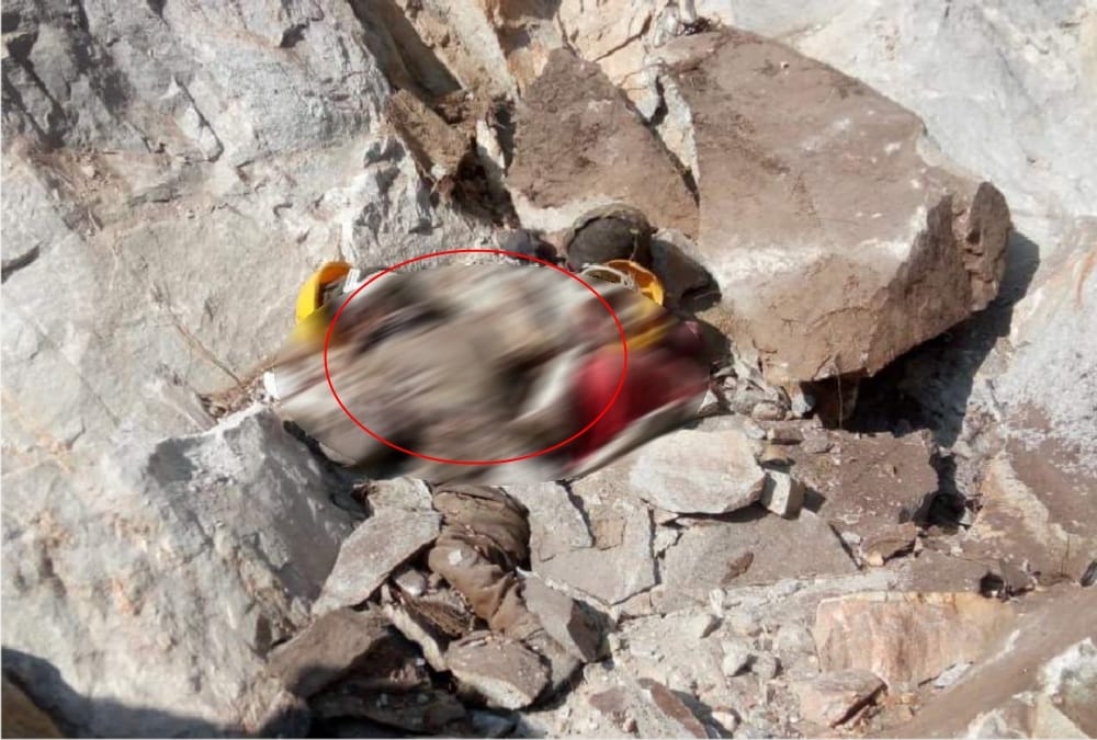 Rock collapse during Landslide two labourers killed in pithoragarh