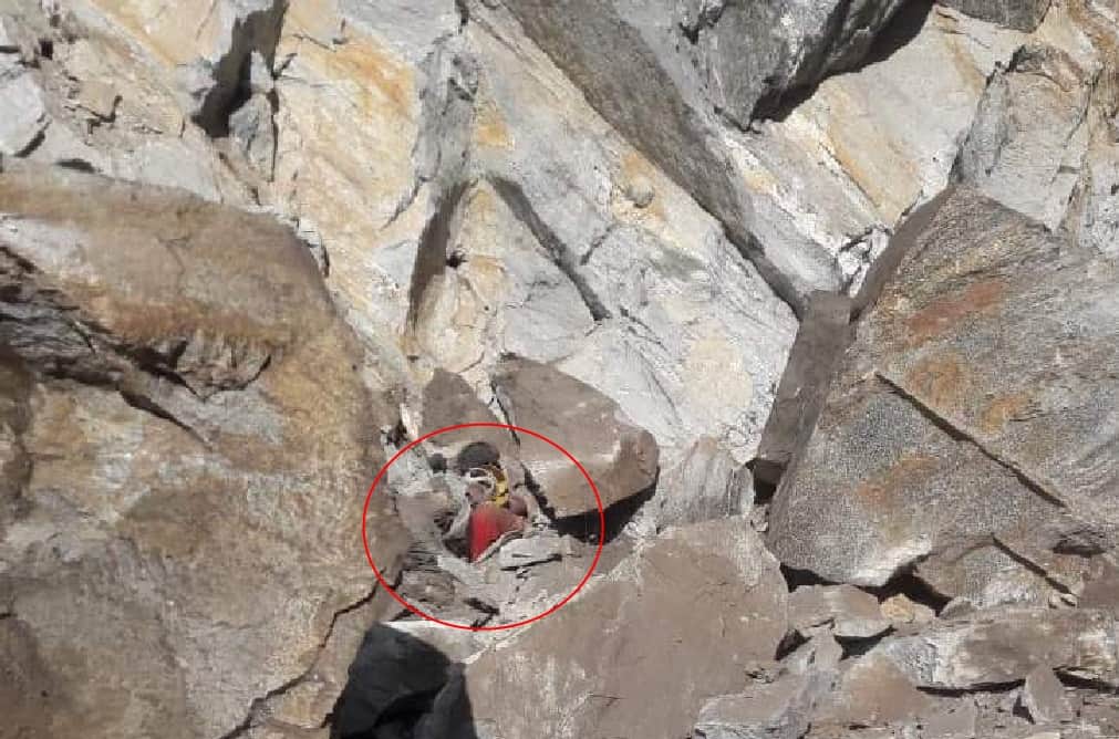 Rock collapse during Landslide two labourers killed in pithoragarh