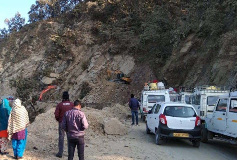 Rock collapse during Landslide two labourers killed in pithoragarh