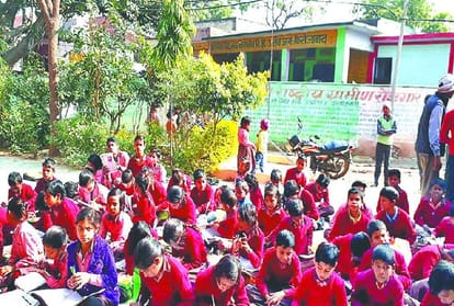 Stray animals locked in government school by villagers in firozabad