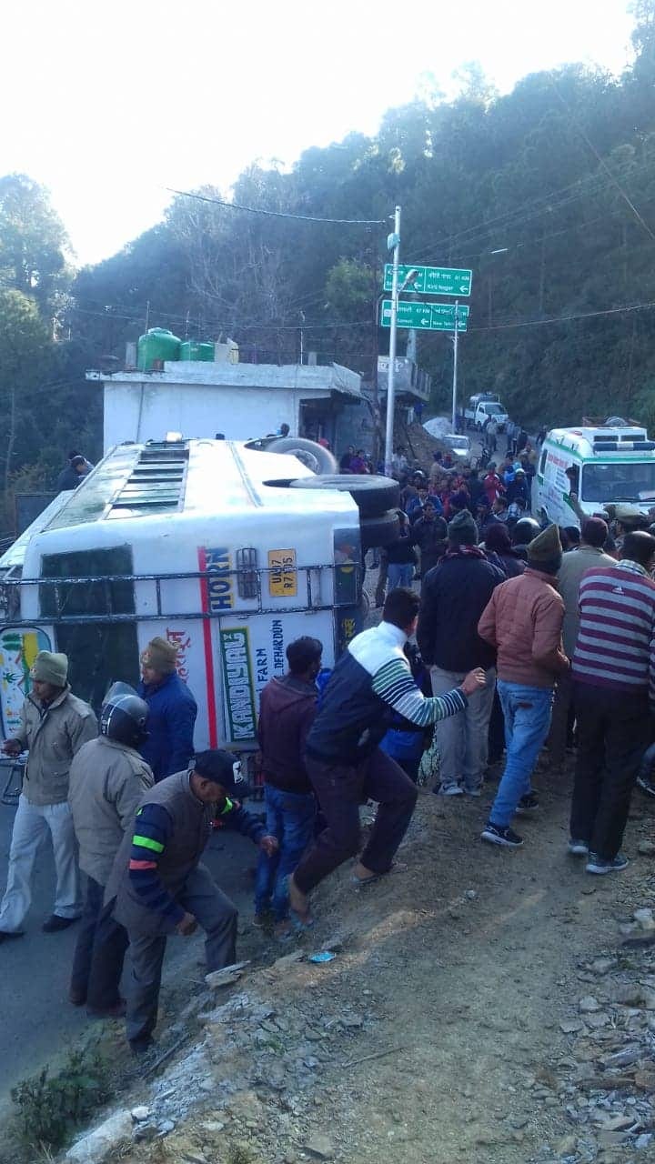 bus turn on the road in new tehri