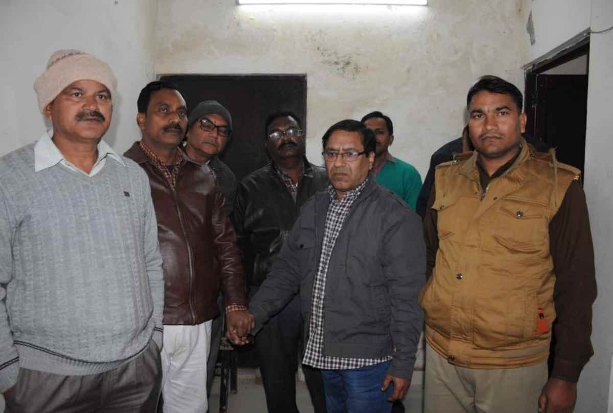 corruption prevention organization team caught clerk of LDA while taking bribe